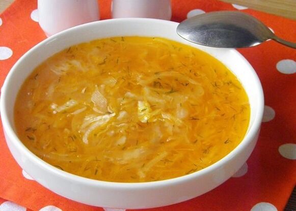 Sup kubis pada menu untuk mereka yang ingin menurunkan berat badan terima kasih kepada sauerkraut